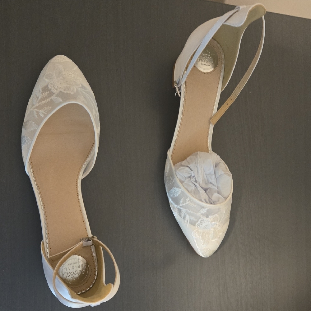 Seychelles White Lace Pointed-Toe Ankle Strap Flats